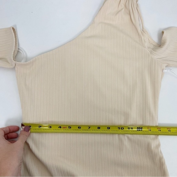 Revolve Not Yours To Keep Jeanette Bodysuit in Cream Size M - Picture 10 of 11